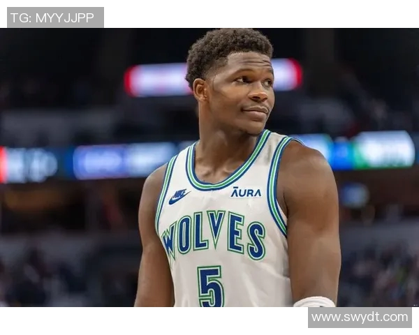 状态可以！爱德华兹半场11中5砍下14分1板1断1帽