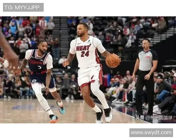 维金斯：鲍威尔每天都展现出了统治力 他是非凡的天才球员